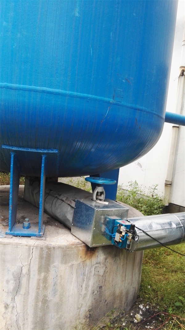 零氣耗防堵排水器A型氣控球閥儲(chǔ)氣罐使用現(xiàn)場.jpg